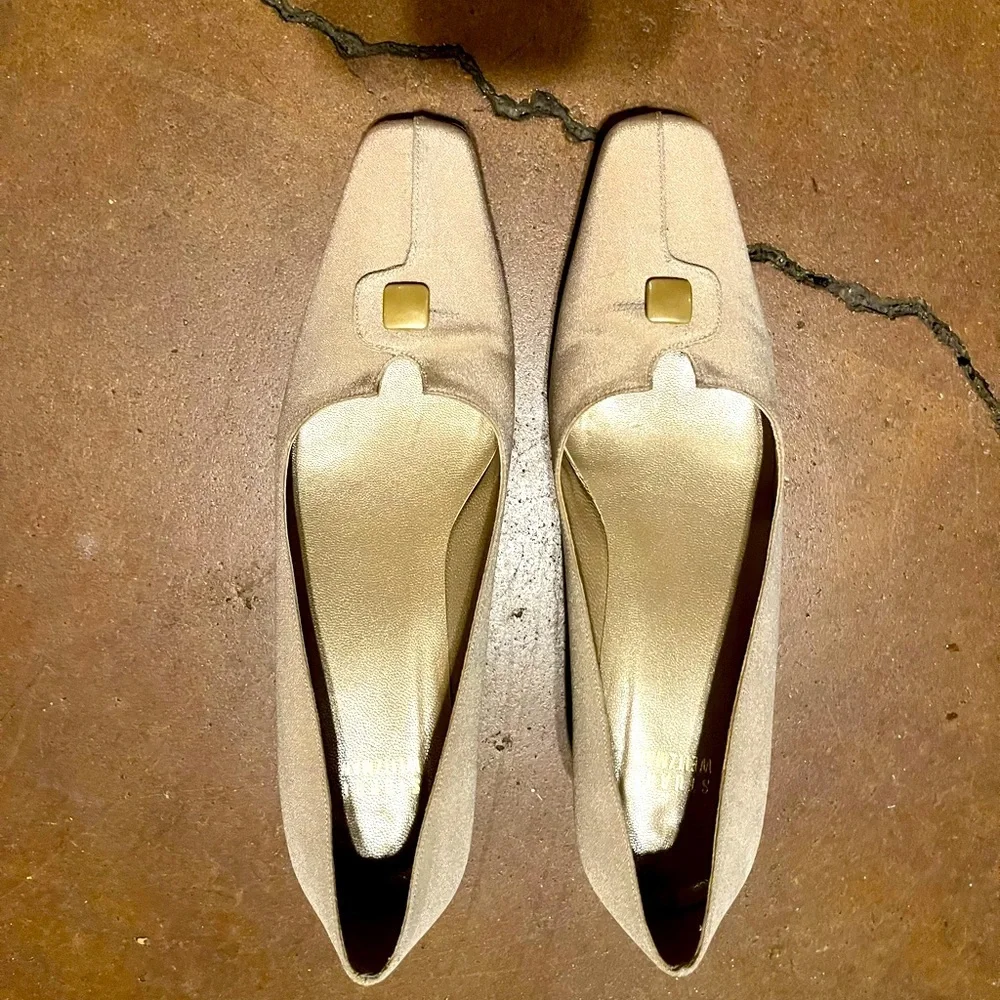 Stuart Weitzman Buttondown Taupe Crepe Flats Size 7M - Picture 1 of 4